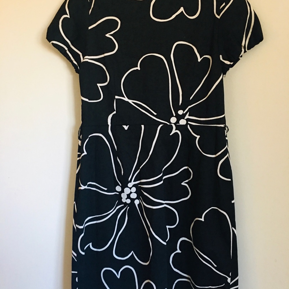Ann Taylor white on black short sleeve dress
